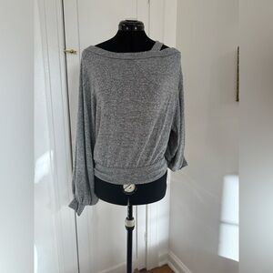 We The Free - Gray Off-the-Shoulder Sweater - XS - EUC
